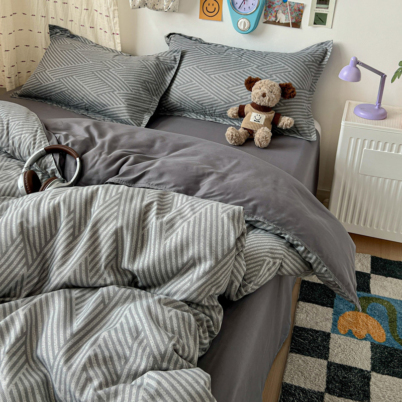 طقم أغطية سرير هندسي رمادي من  - مراجعة Linen Duvet Cover وسعره